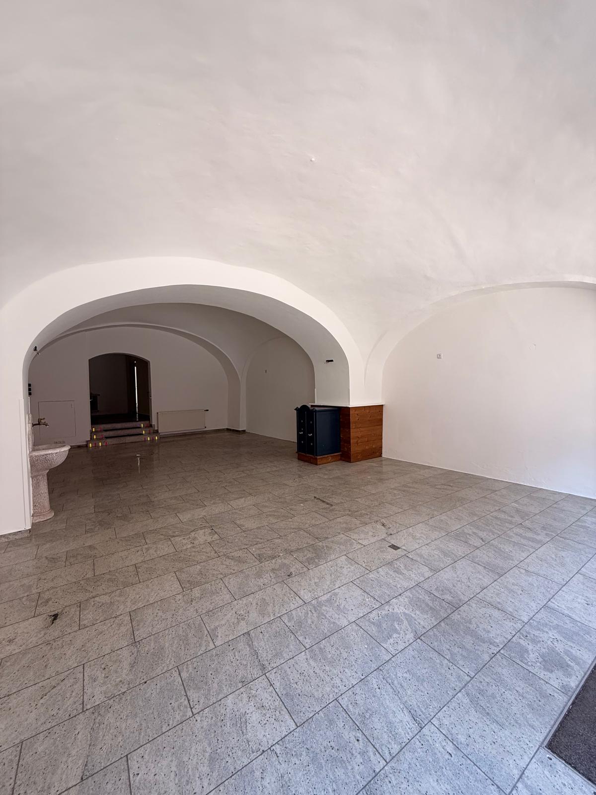 Vorschauobjekt: Großes Geschäftslokal im Zentrum mit ca. 120 m²